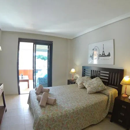 Spacious 2 Beds Appt With Pool In A Large Complex