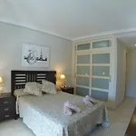 Spacious 2 Beds Appt With Pool In A Large Complex