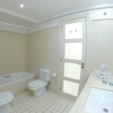 Apartament Spacious 2 Beds Appt With Pool In A Large Complex