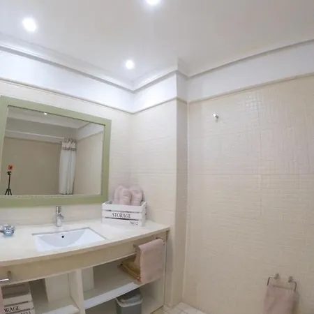 Spacious 2 Beds Appt With Pool In A Large Complex Apartament *