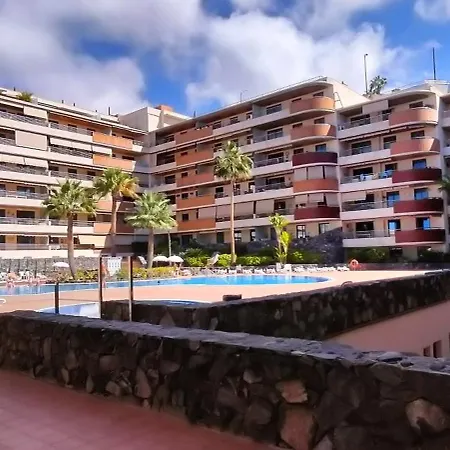 Spacious 2 Beds Appt With Pool In A Large Complex *